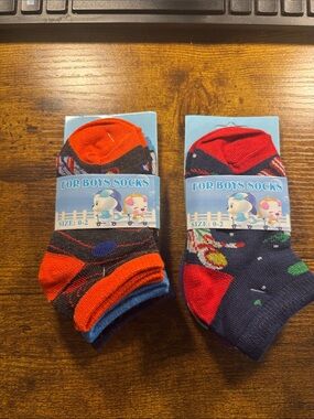 New 6 pairs of boys size 0-2 socks.